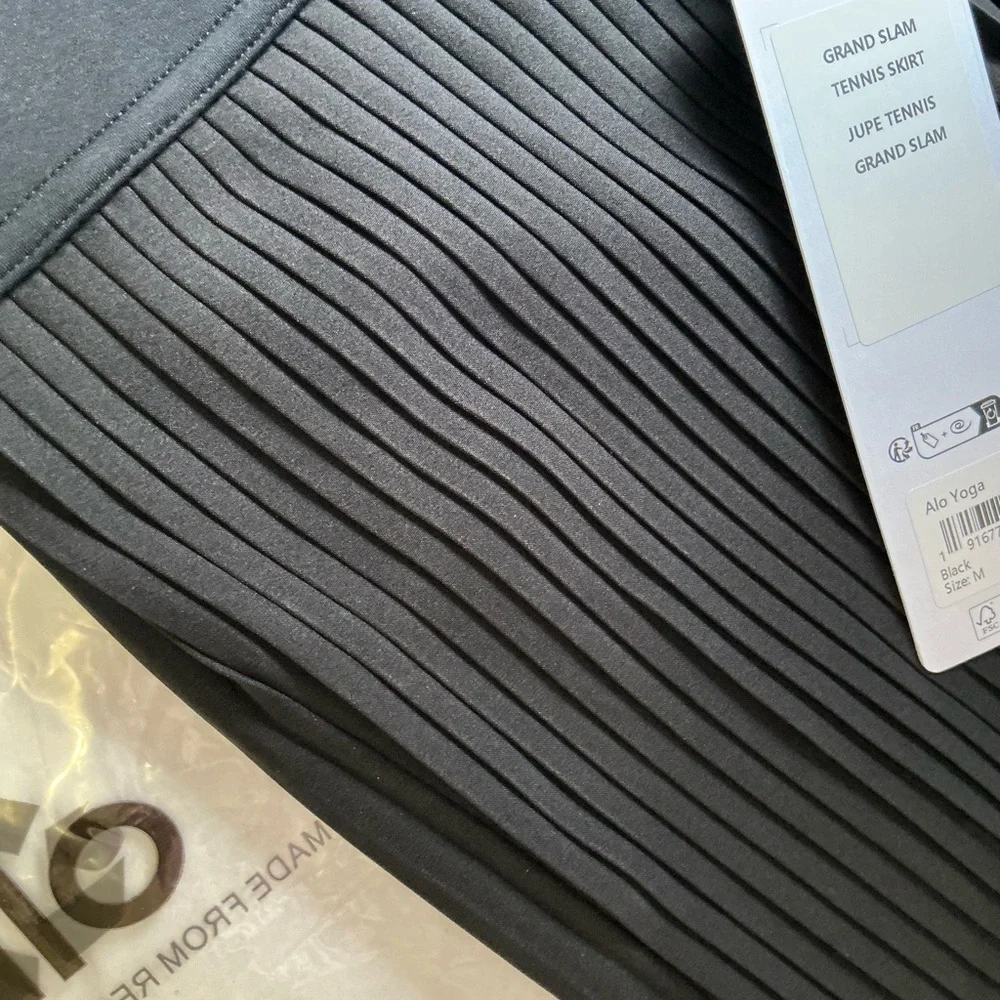 ALO grad slam Black Pleated Skirt Sz M